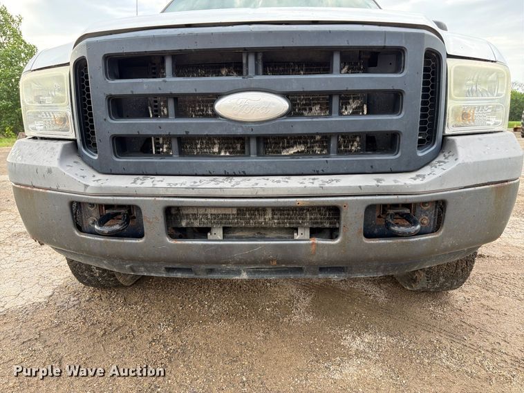 image for item FK3018 2007 Ford F250 Super Duty XL pickup truck cab and chassis