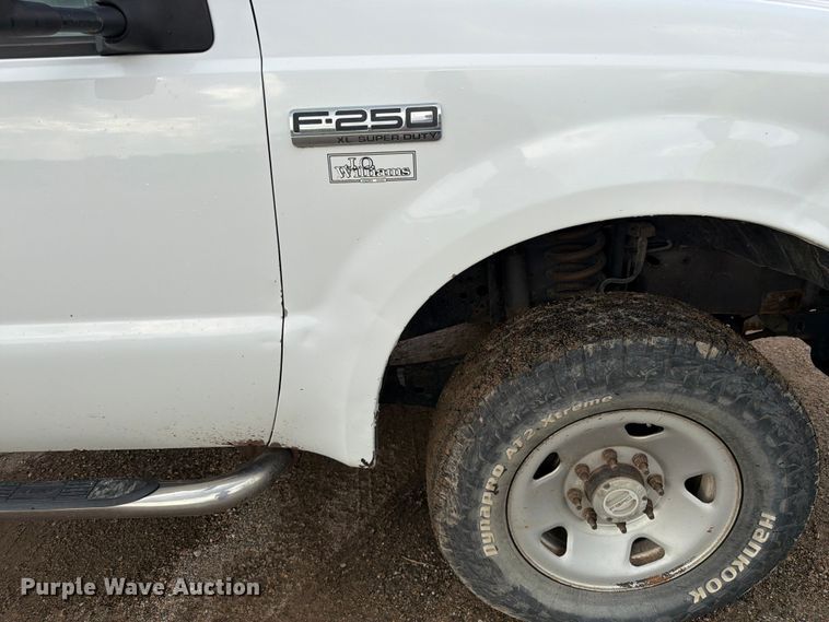 image for item FK3018 2007 Ford F250 Super Duty XL pickup truck cab and chassis
