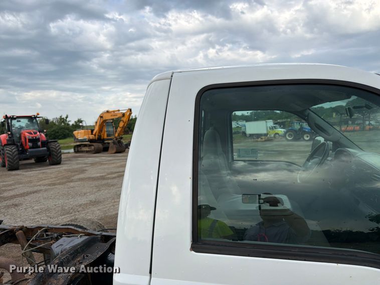 image for item FK3018 2007 Ford F250 Super Duty XL pickup truck cab and chassis