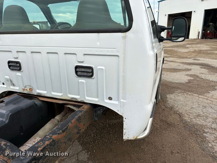 image for item FK3018 2007 Ford F250 Super Duty XL pickup truck cab and chassis