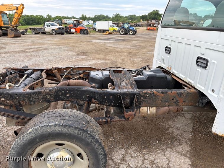 image for item FK3018 2007 Ford F250 Super Duty XL pickup truck cab and chassis