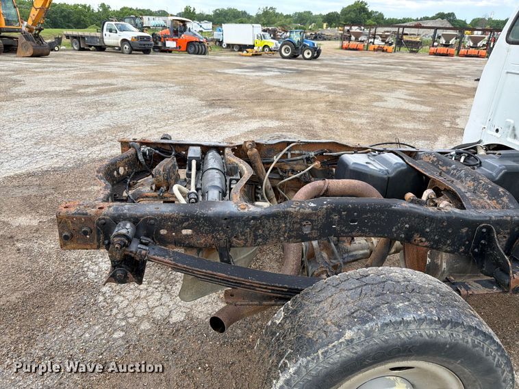 image for item FK3018 2007 Ford F250 Super Duty XL pickup truck cab and chassis
