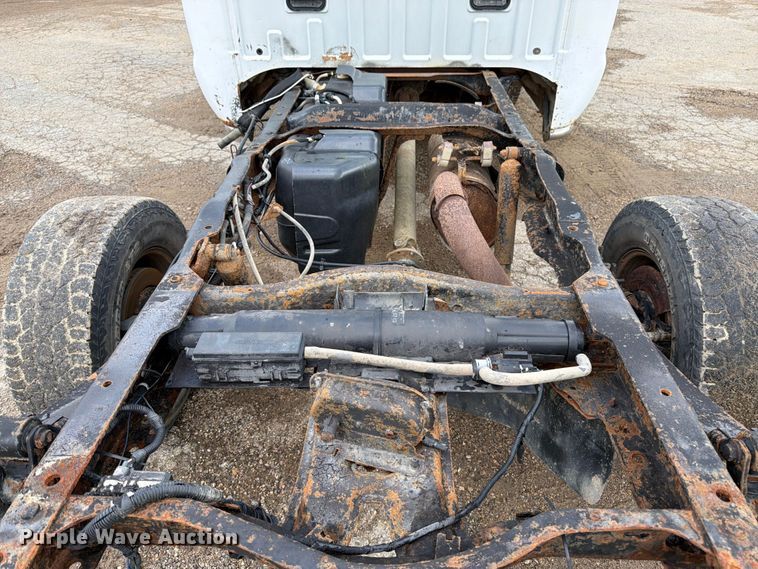 image for item FK3018 2007 Ford F250 Super Duty XL pickup truck cab and chassis