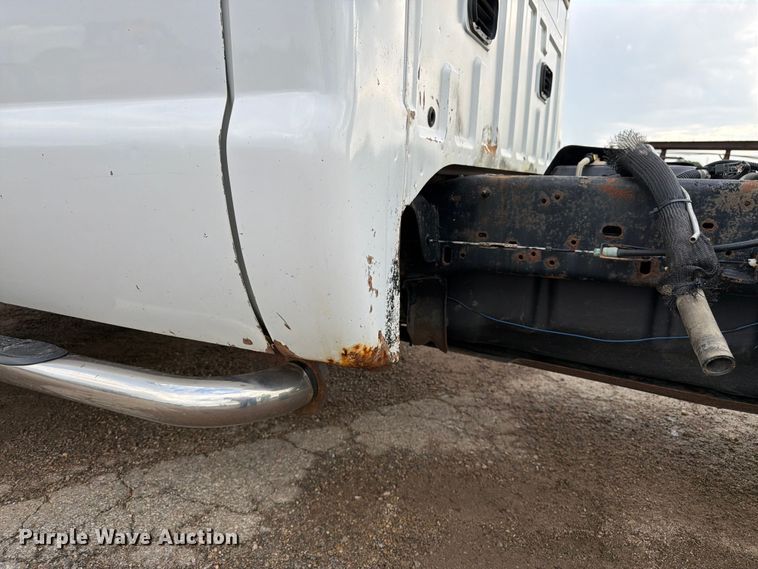 image for item FK3018 2007 Ford F250 Super Duty XL pickup truck cab and chassis