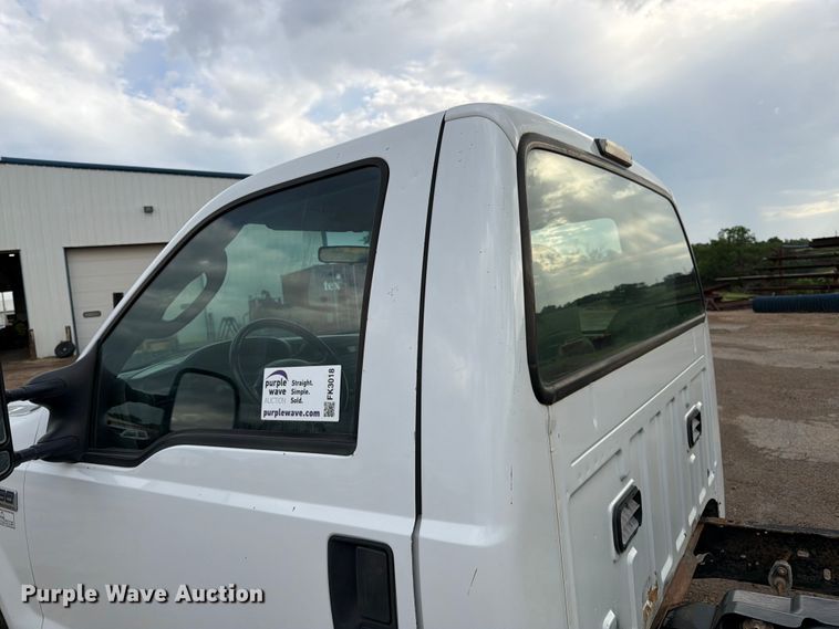 image for item FK3018 2007 Ford F250 Super Duty XL pickup truck cab and chassis