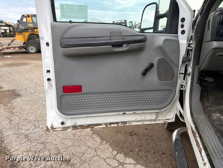 image for item FK3018 2007 Ford F250 Super Duty XL pickup truck cab and chassis