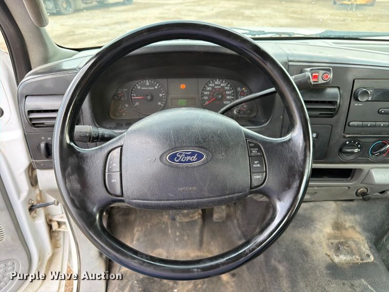 image for item FK3018 2007 Ford F250 Super Duty XL pickup truck cab and chassis