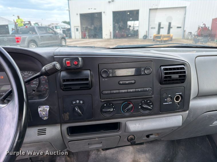 image for item FK3018 2007 Ford F250 Super Duty XL pickup truck cab and chassis