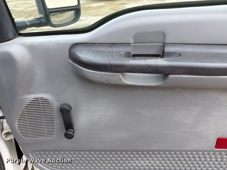 image for item FK3018 2007 Ford F250 Super Duty XL pickup truck cab and chassis