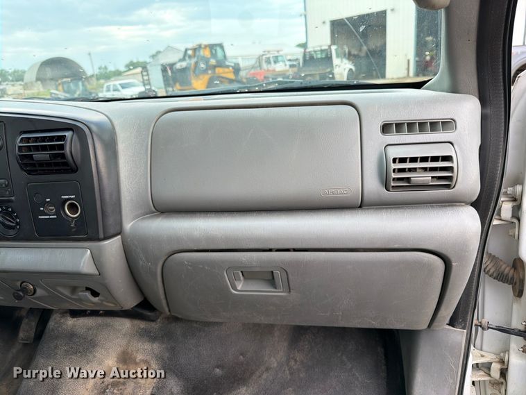 image for item FK3018 2007 Ford F250 Super Duty XL pickup truck cab and chassis