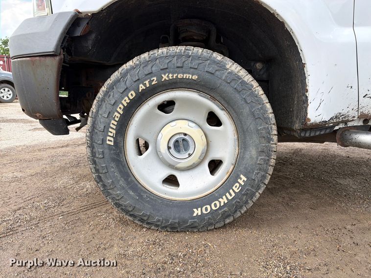 image for item FK3018 2007 Ford F250 Super Duty XL pickup truck cab and chassis