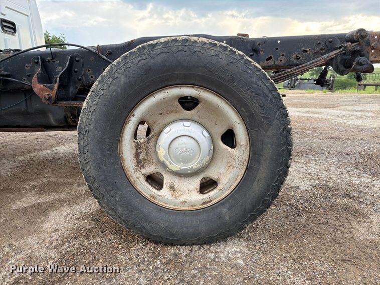 image for item FK3018 2007 Ford F250 Super Duty XL pickup truck cab and chassis
