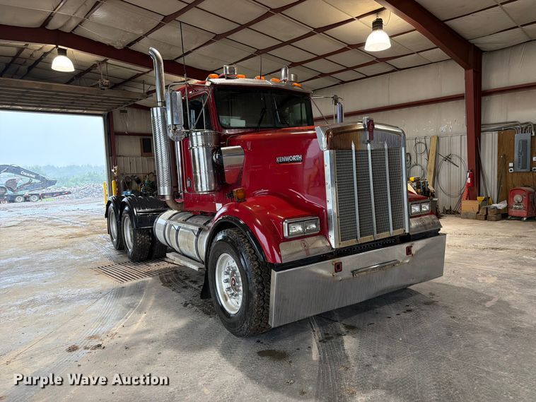 image for item FK3527 1995 Kenworth W900 semi truck