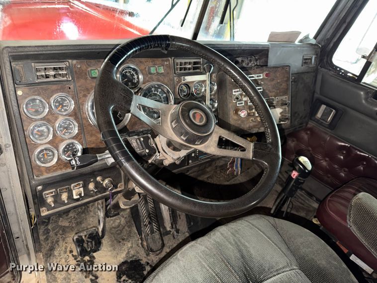image for item FK3527 1995 Kenworth W900 semi truck