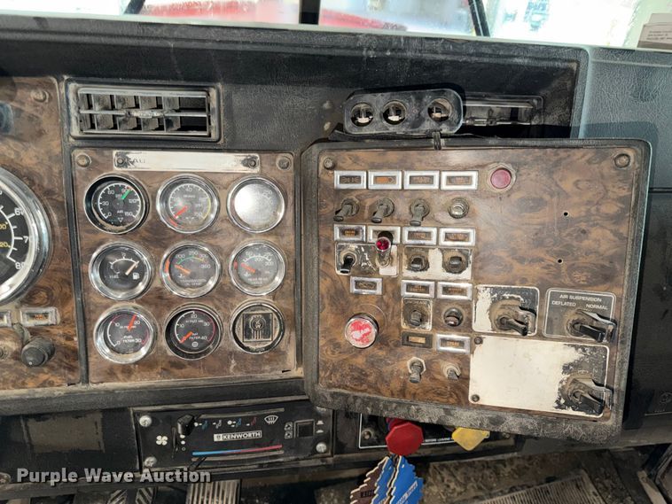 image for item FK3527 1995 Kenworth W900 semi truck