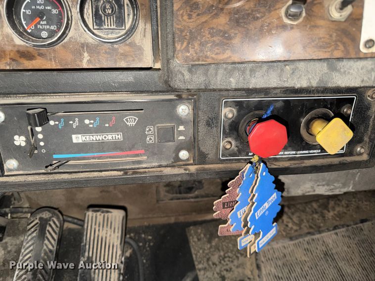 image for item FK3527 1995 Kenworth W900 semi truck