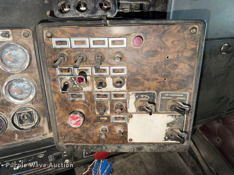 image for item FK3527 1995 Kenworth W900 semi truck