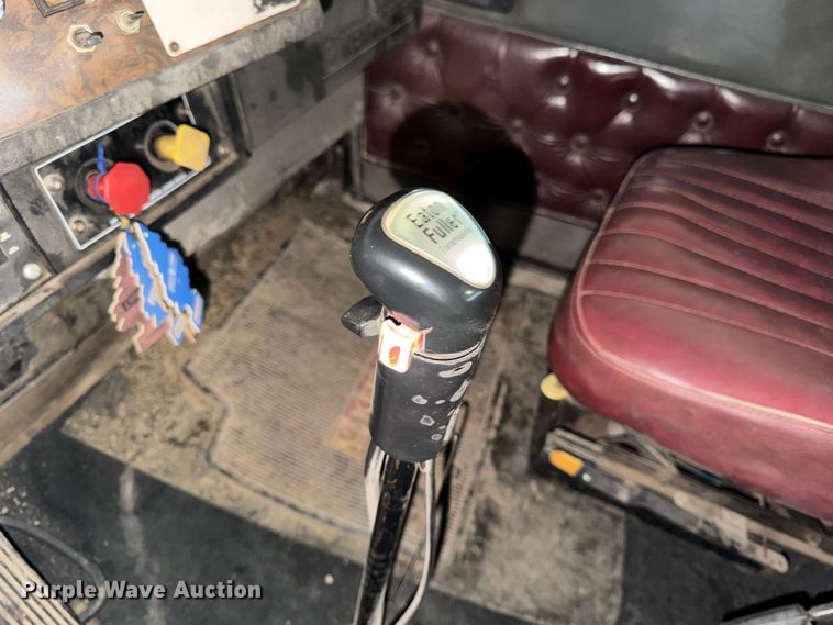 image for item FK3527 1995 Kenworth W900 semi truck