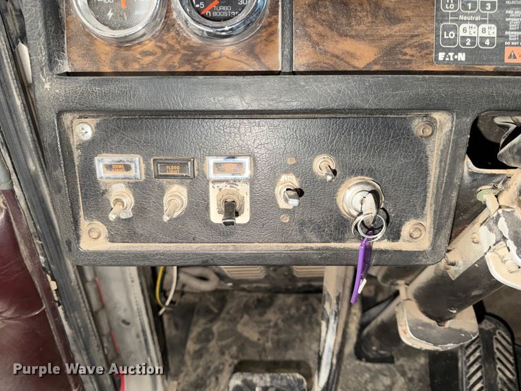 image for item FK3527 1995 Kenworth W900 semi truck