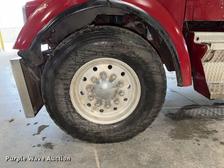 image for item FK3527 1995 Kenworth W900 semi truck