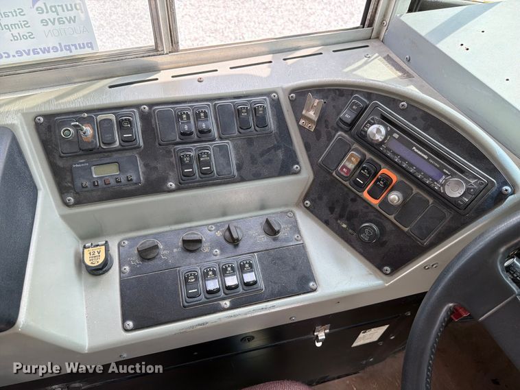 image for item FK4058 2002 GMC Blue Bird B7 school bus