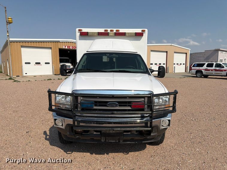 image for item FM7565 2002 Ford F350 Super Duty ambulance