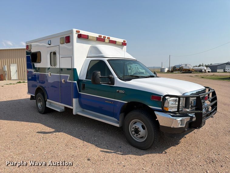 image for item FM7565 2002 Ford F350 Super Duty ambulance