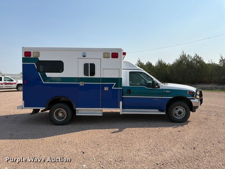 image for item FM7565 2002 Ford F350 Super Duty ambulance