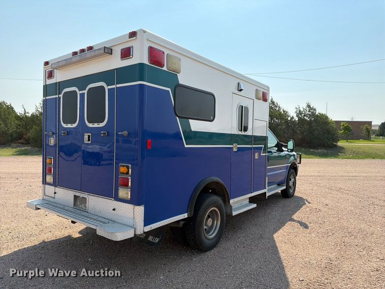 image for item FM7565 2002 Ford F350 Super Duty ambulance