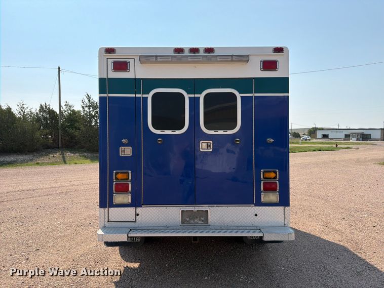 image for item FM7565 2002 Ford F350 Super Duty ambulance