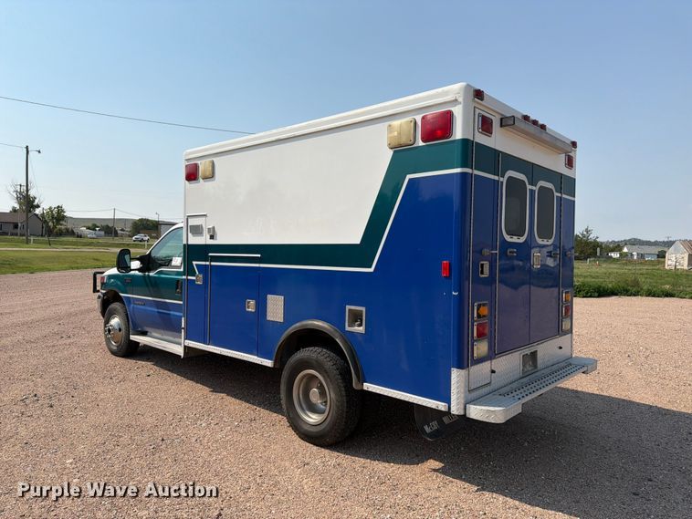 image for item FM7565 2002 Ford F350 Super Duty ambulance