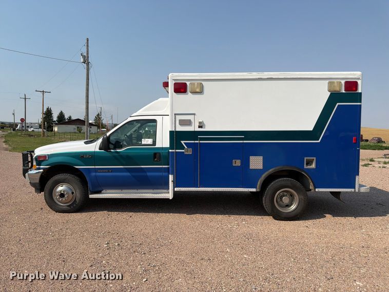 image for item FM7565 2002 Ford F350 Super Duty ambulance