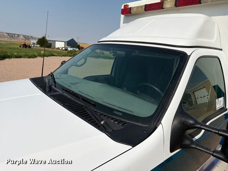 image for item FM7565 2002 Ford F350 Super Duty ambulance