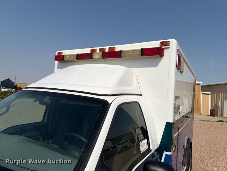 image for item FM7565 2002 Ford F350 Super Duty ambulance