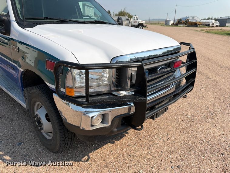 image for item FM7565 2002 Ford F350 Super Duty ambulance