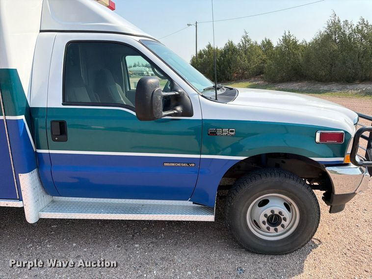 image for item FM7565 2002 Ford F350 Super Duty ambulance