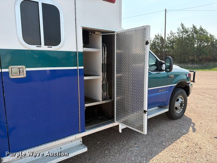 image for item FM7565 2002 Ford F350 Super Duty ambulance