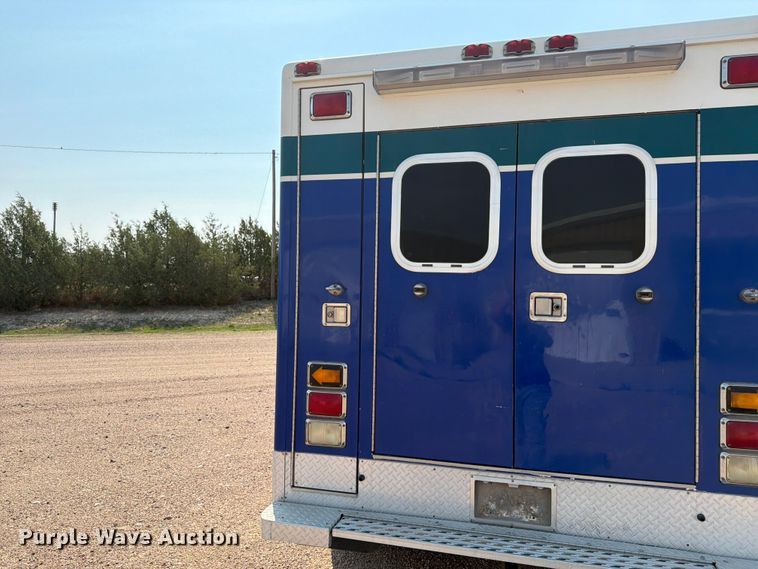 image for item FM7565 2002 Ford F350 Super Duty ambulance