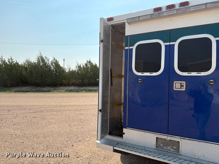 image for item FM7565 2002 Ford F350 Super Duty ambulance