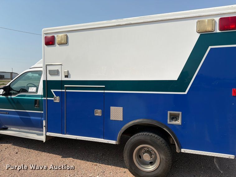 image for item FM7565 2002 Ford F350 Super Duty ambulance