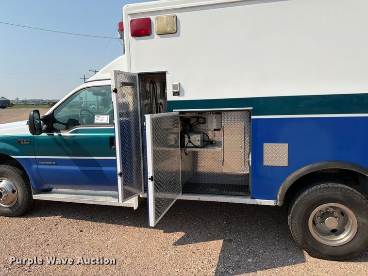 image for item FM7565 2002 Ford F350 Super Duty ambulance