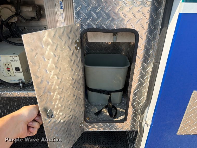 image for item FM7565 2002 Ford F350 Super Duty ambulance