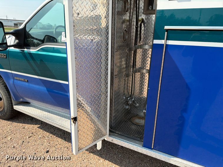 image for item FM7565 2002 Ford F350 Super Duty ambulance