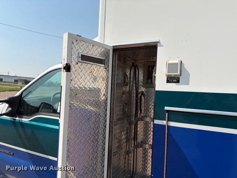 image for item FM7565 2002 Ford F350 Super Duty ambulance