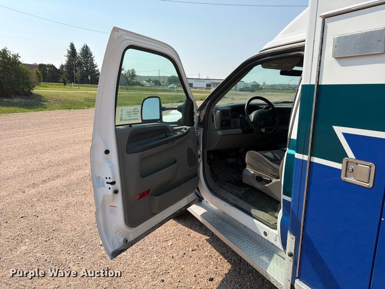 image for item FM7565 2002 Ford F350 Super Duty ambulance