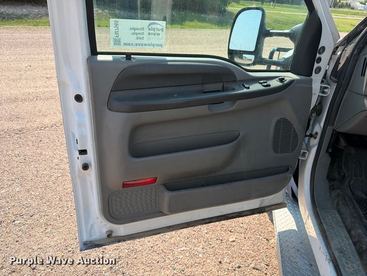 image for item FM7565 2002 Ford F350 Super Duty ambulance