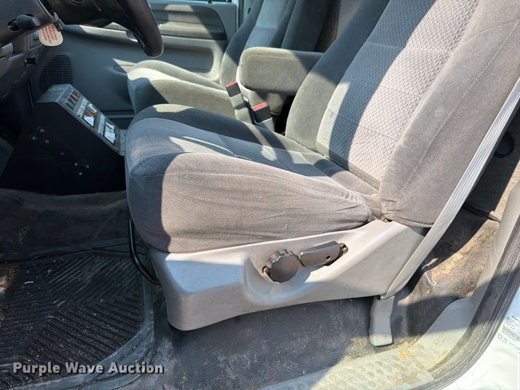 image for item FM7565 2002 Ford F350 Super Duty ambulance
