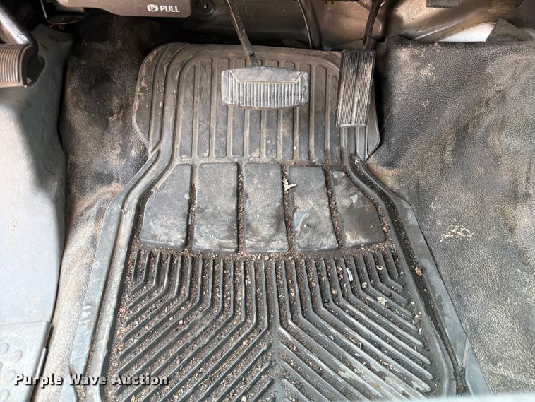 image for item FM7565 2002 Ford F350 Super Duty ambulance