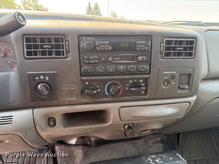 image for item FM7565 2002 Ford F350 Super Duty ambulance