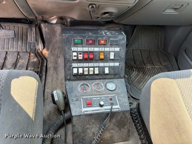 image for item FM7565 2002 Ford F350 Super Duty ambulance